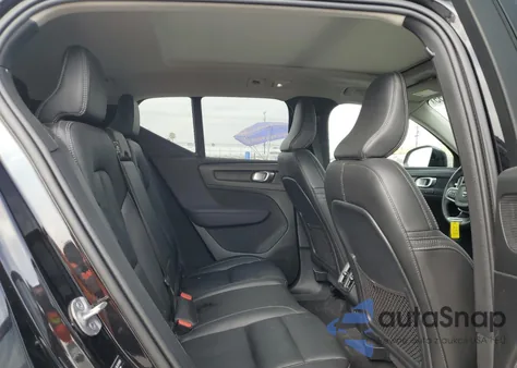 2024 Volvo Xc40 Plus z USA, uszkodzony, nr VIN YV4L12ULXR2209061